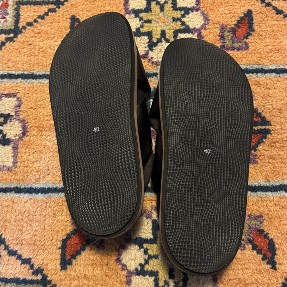 ALOHAS Black and Tan Sandals - Picture 4 of 8